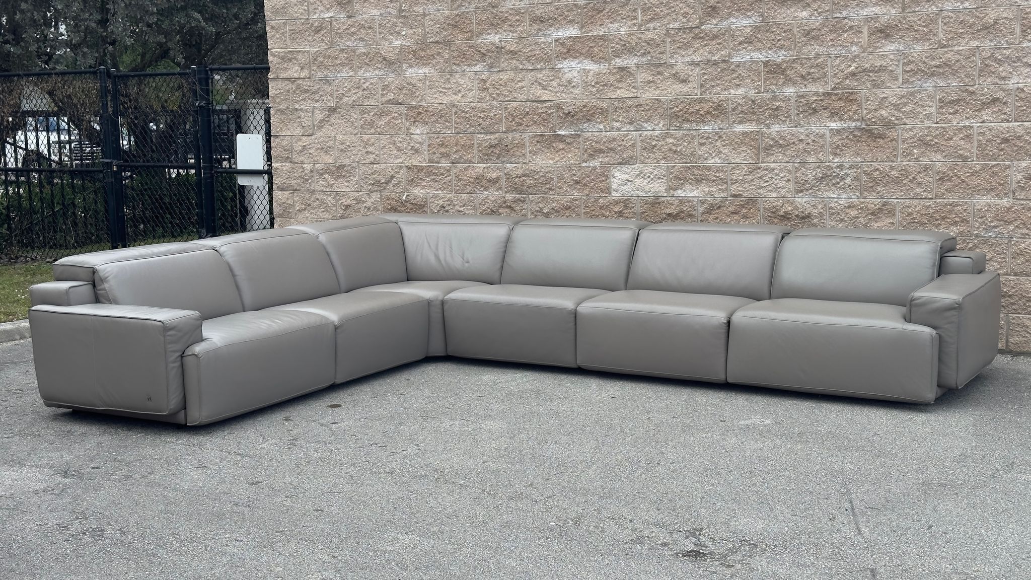 GENUINE LEATHER NATUZZI ITALIA SECTIONAL SOFA W 3 POWER RECLINERS - delivery is negotiable