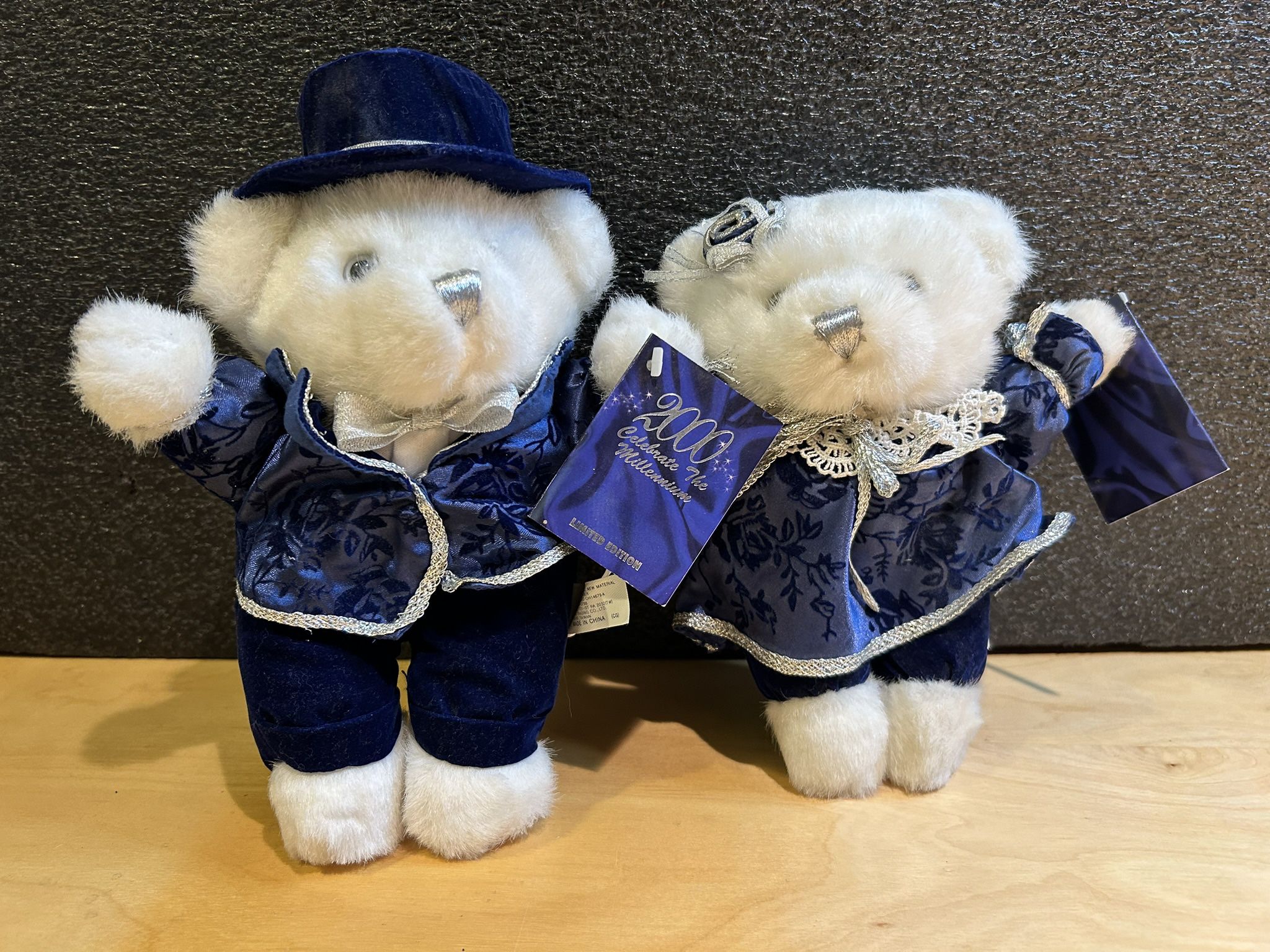 Millennium Teddy Bears Collectables (pair)