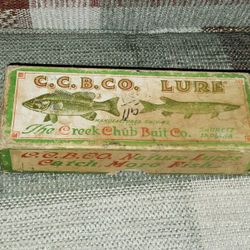 Vintage Paw-Paw Wooden Lure In A Vintage Chub Creek Bait Box