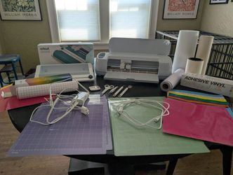 CRICUT MAKER 3 WITH LOTS OF EXTRAS