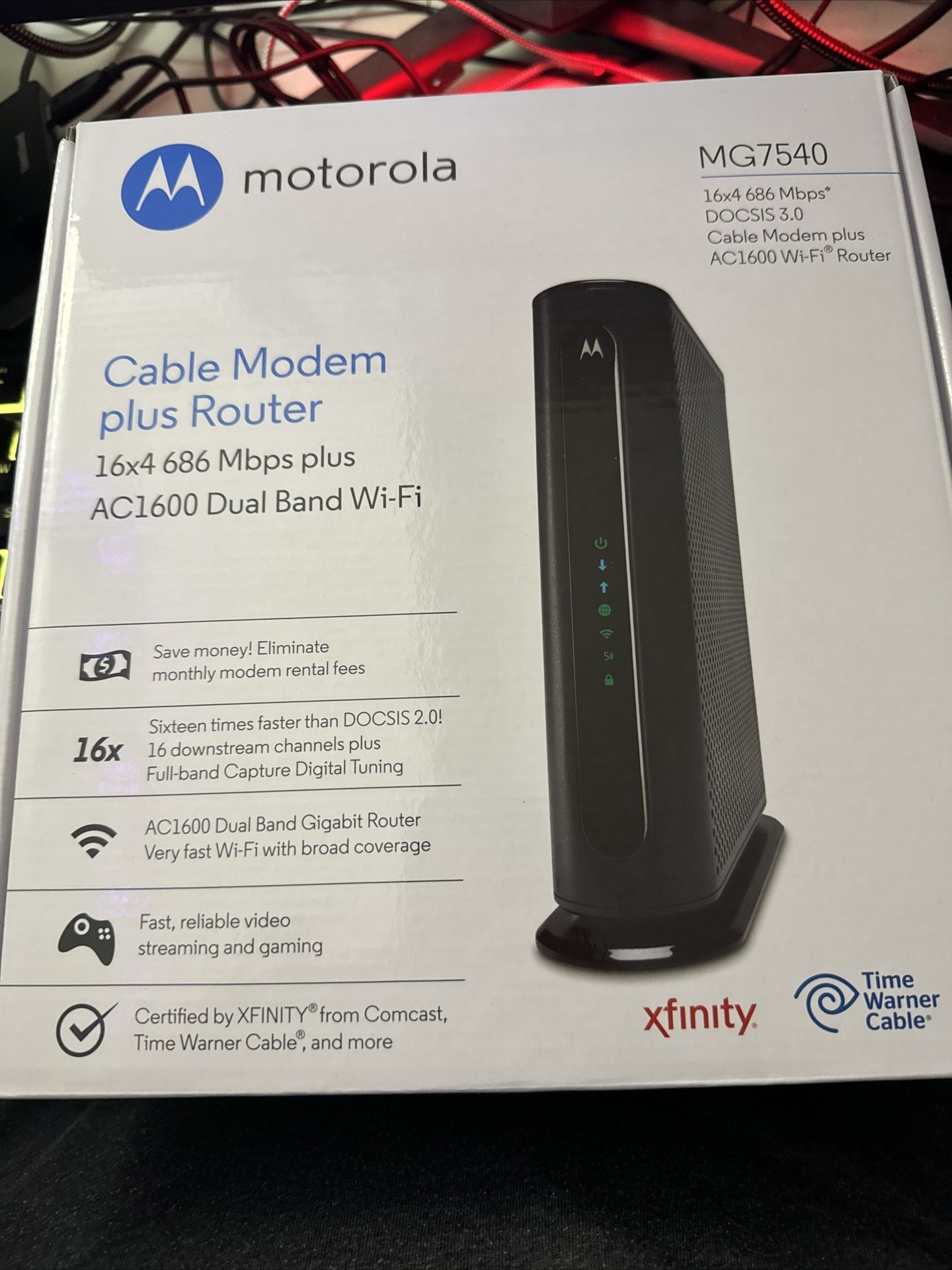 Motorola MG 7540 Cable Modem plus Router 16x4 686 Mbps plus AC1600 Dual Band