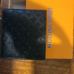 multiple wallet monogram shadow