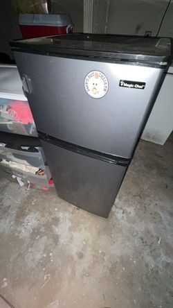 Magic Chef Mini Fridge with Freezer – Great Working Condition