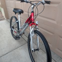 26"x2.0. GIANT SEDONA DX WOMEN HYBRID BIKE. (M).17". -Comfort series-. Freshly túne up 👌🏼