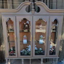 Beautiful china cabinet with lights, ready to decorate a special space in your home.
