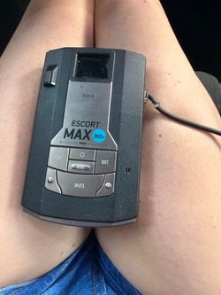 This Escort Max 360c is a Wi-Fi enabled radar detector offering 360-degree protection