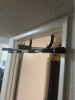 Door frame pull up bar