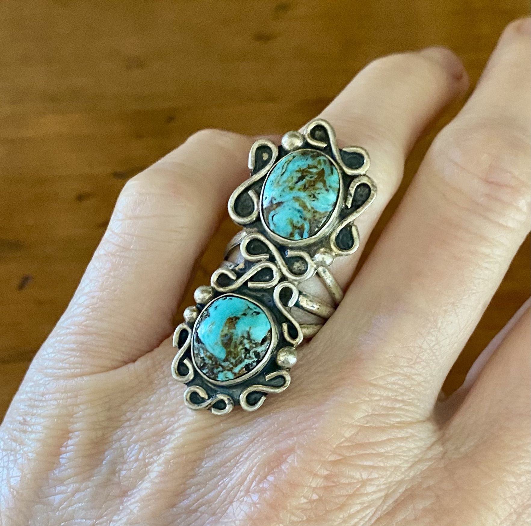 Vintage Native American Sterling Silver and Beautiful Turquoise Ring size 6.5