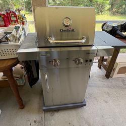 CharBroil 2 Burner Amplifier Commercial Grill with Propane Tank