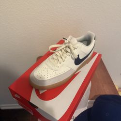Nikes Size 9