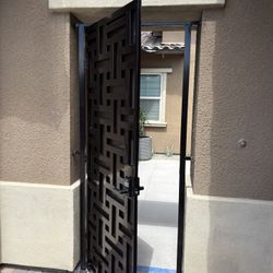 Custom Metal Gate 