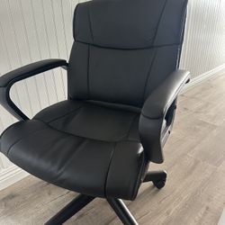 Black office chair