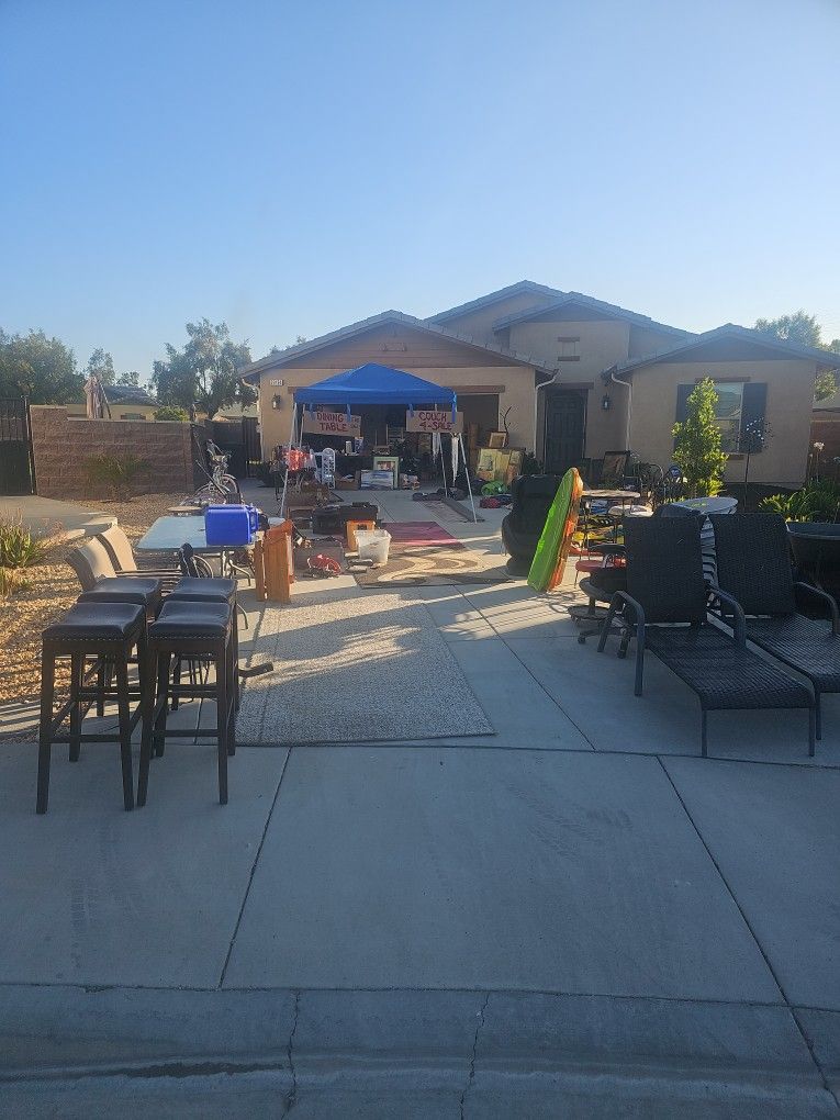 MOVING / GARAGE SALE