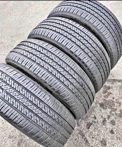 235 60 18 vendo un set de llantas usadas en excelente condición marca BRIDGESTONE
