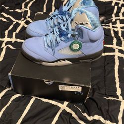 10.5 UNC blue Jordan 5s  