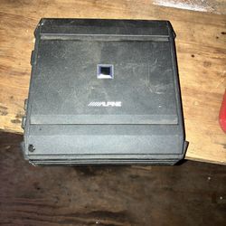 Alpine Amplifier 600w  