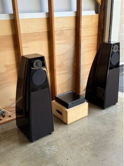 Meridian DSP 7000 Speaker System with Pre Amp