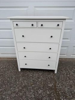IKEA glossy hemnes 8 drawer dresser (DELIVERY AVAILABLE)