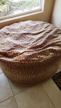 That don't help nobody extra large memory foam bean bag in great condition