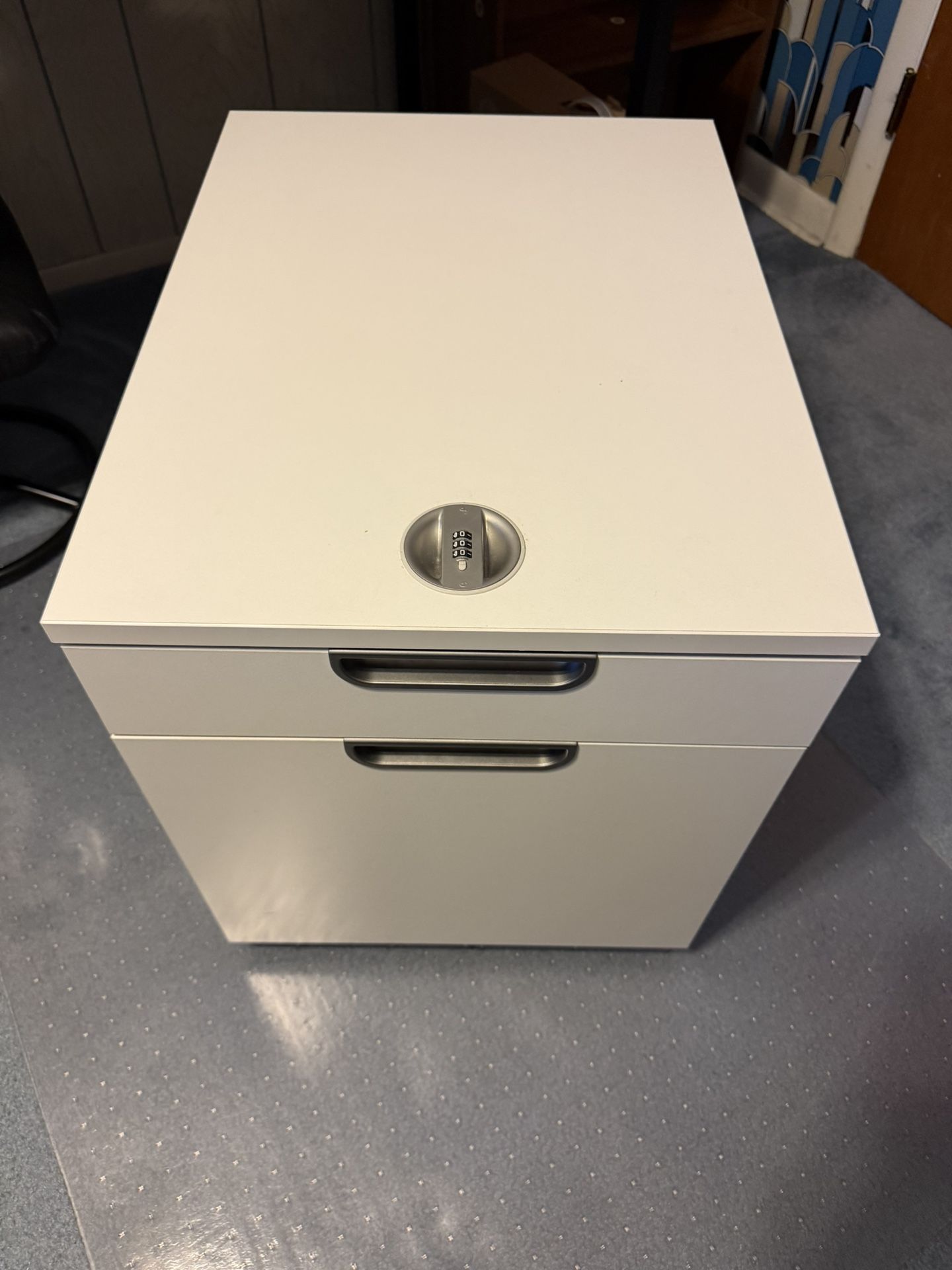 Filing Cabinet With Lock