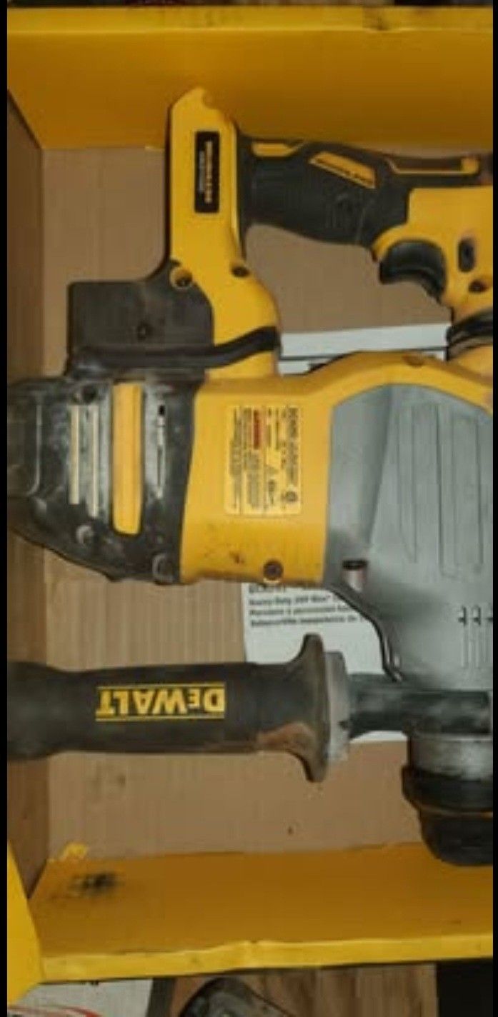 dewalt 1 1/8" SDS rotary Hamer drill W/ Bits