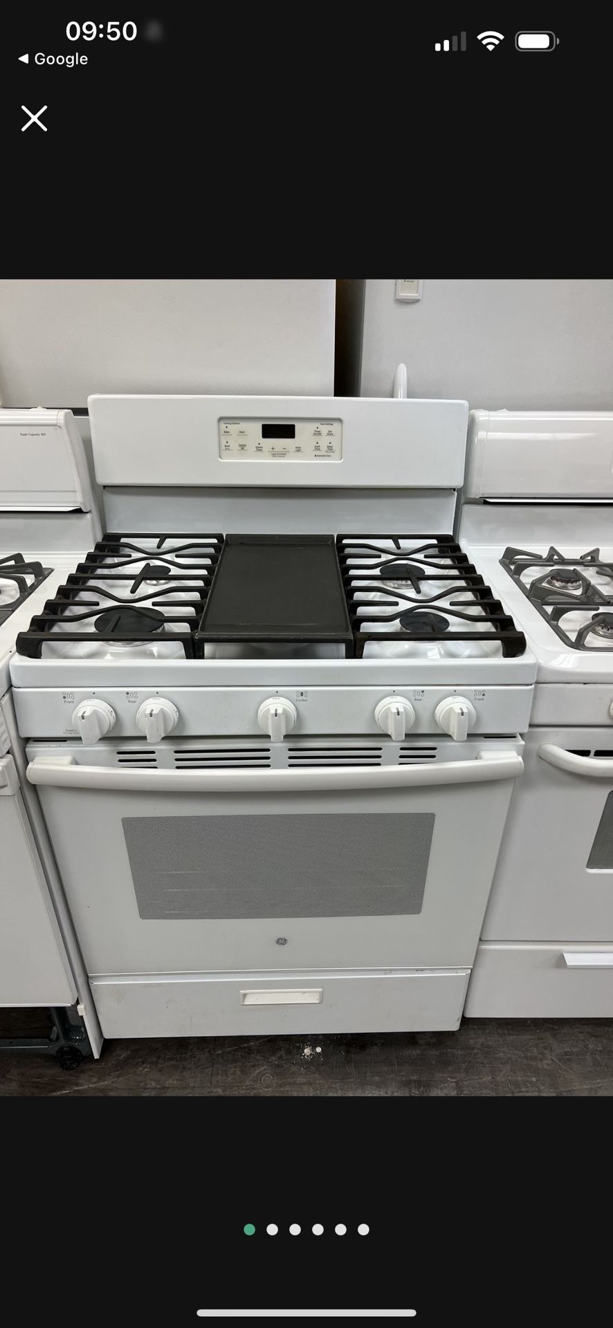 GE 30 Free Standing Gas Range with grill Like New