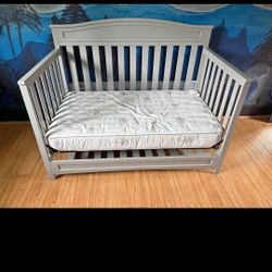 Crib / Toddler Bed