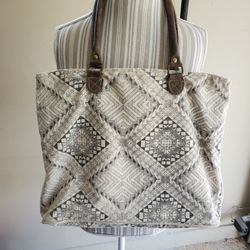 Myra Bag Tote With Zipper