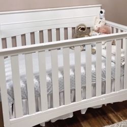 4 In One Convertible Crib White (mattress Included)
