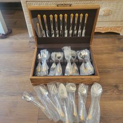 Beautiful 58 Piece Community By Oneida Golden Kenwood Flatware Set Serves 12
