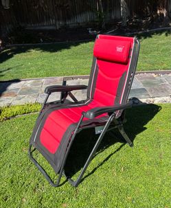 Zero gravity reclining chair