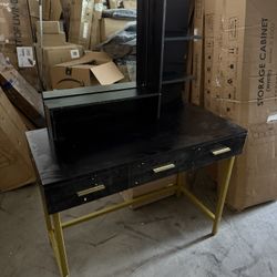 39.4" Makeup Vanity with USB Power Outlet & 2 Adjustable Hooks