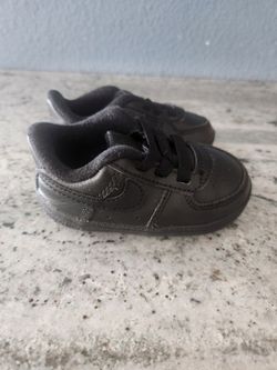 Nike baby shoes size 4