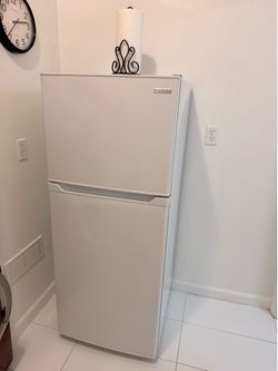 Refrigerator Insignia