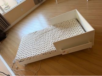 Toddler bed with mattress
