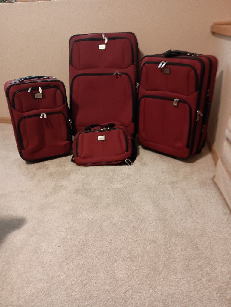 4 Piece Dockers Luggage Set