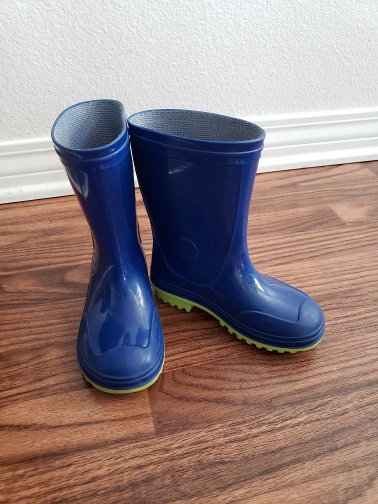  Rain boots