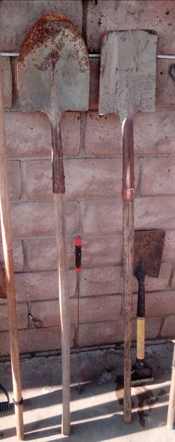 12 different gardening tools or roofing tools