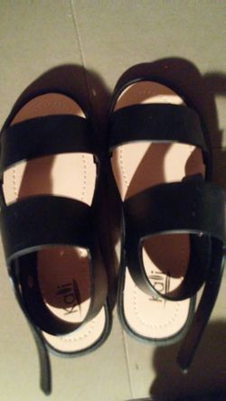 Kids sandels size 11