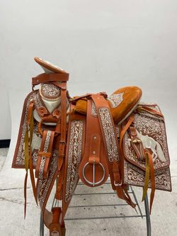 Montura charra bordada