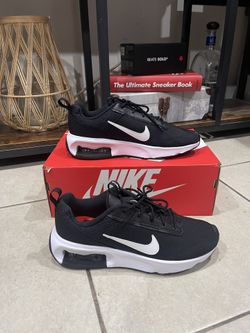 NIKE Women’s 10.5