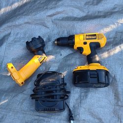 Dewalt 17 volt cordless drill and flash light with charger and 1 battery works great 