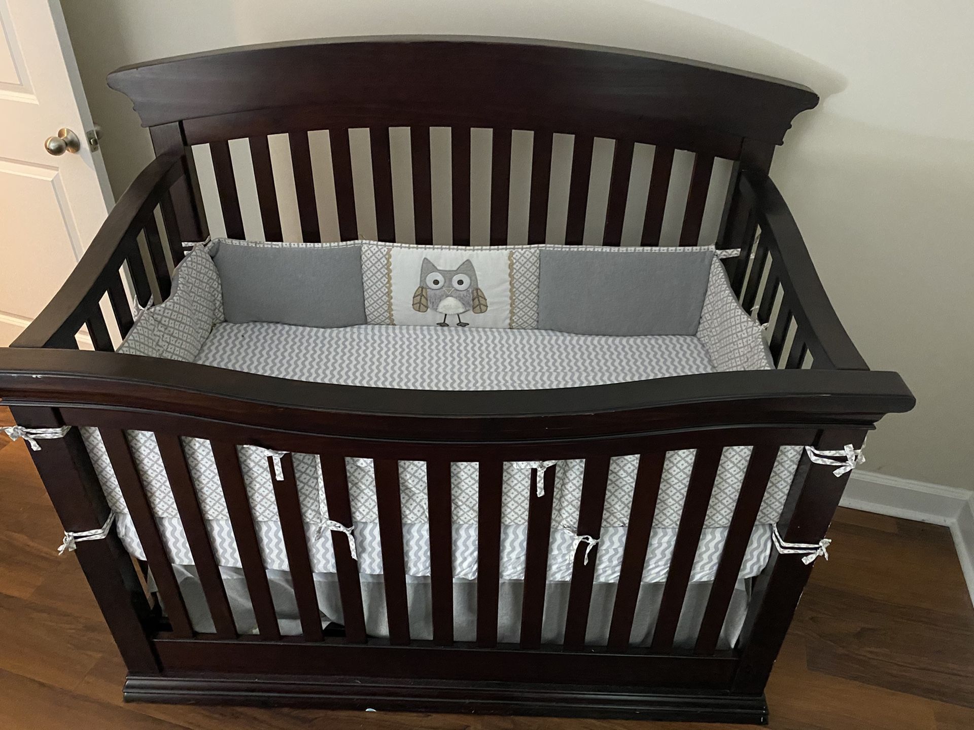 Baby crib and changing table/dresser