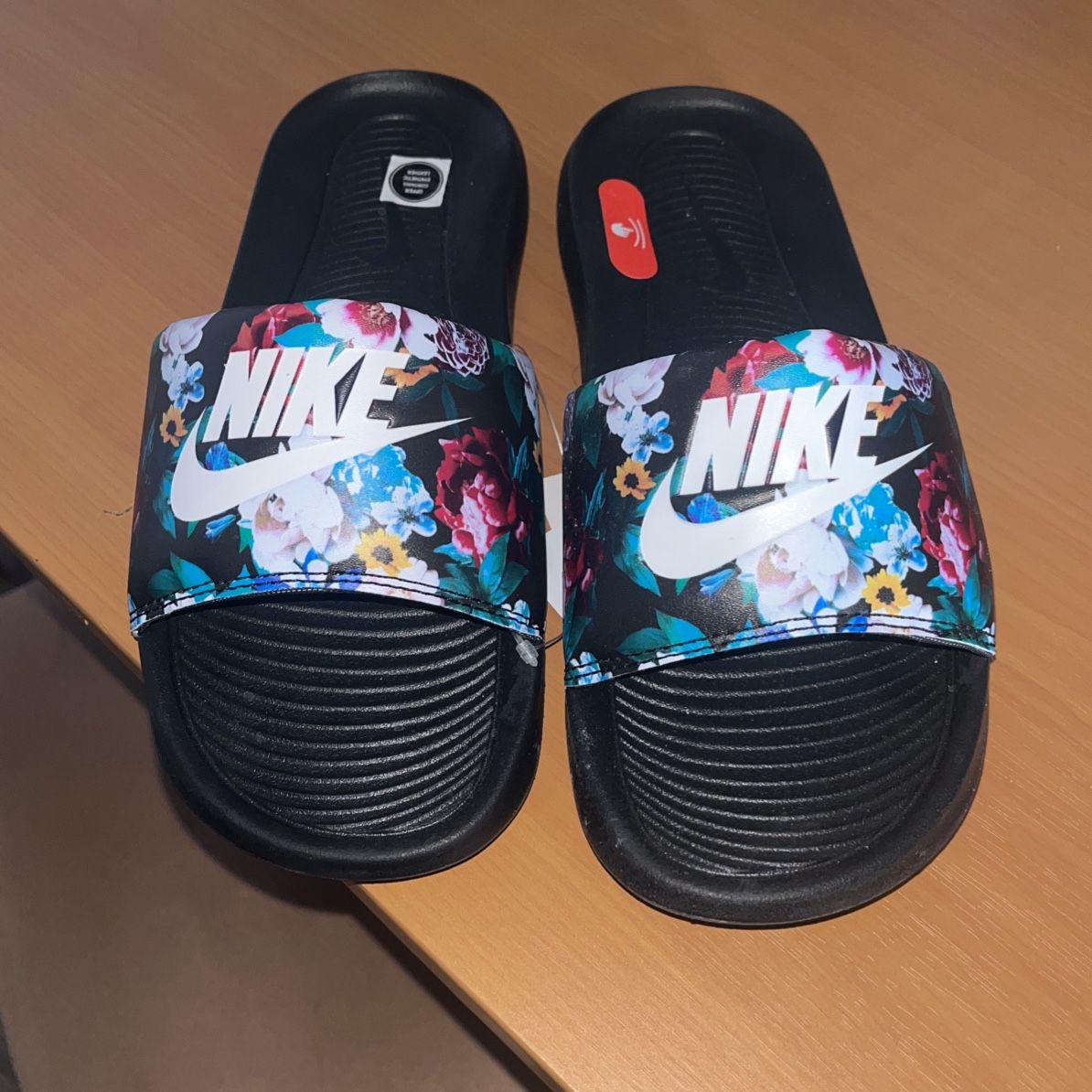 Brand New Woman’s/ Girls Nike Slides