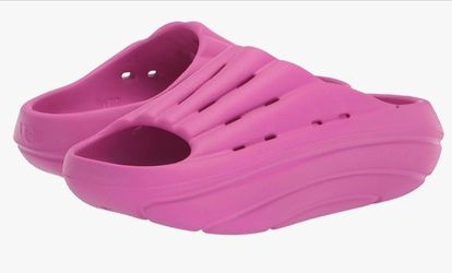 New in box. UGG sandals, size 7.5/ size 38 Pink