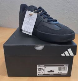 Adidas Men's Black Barreda shoes size 10.5