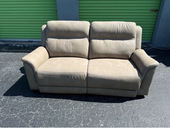 $325 LG 80” POWER RECLINING LOVESEAT