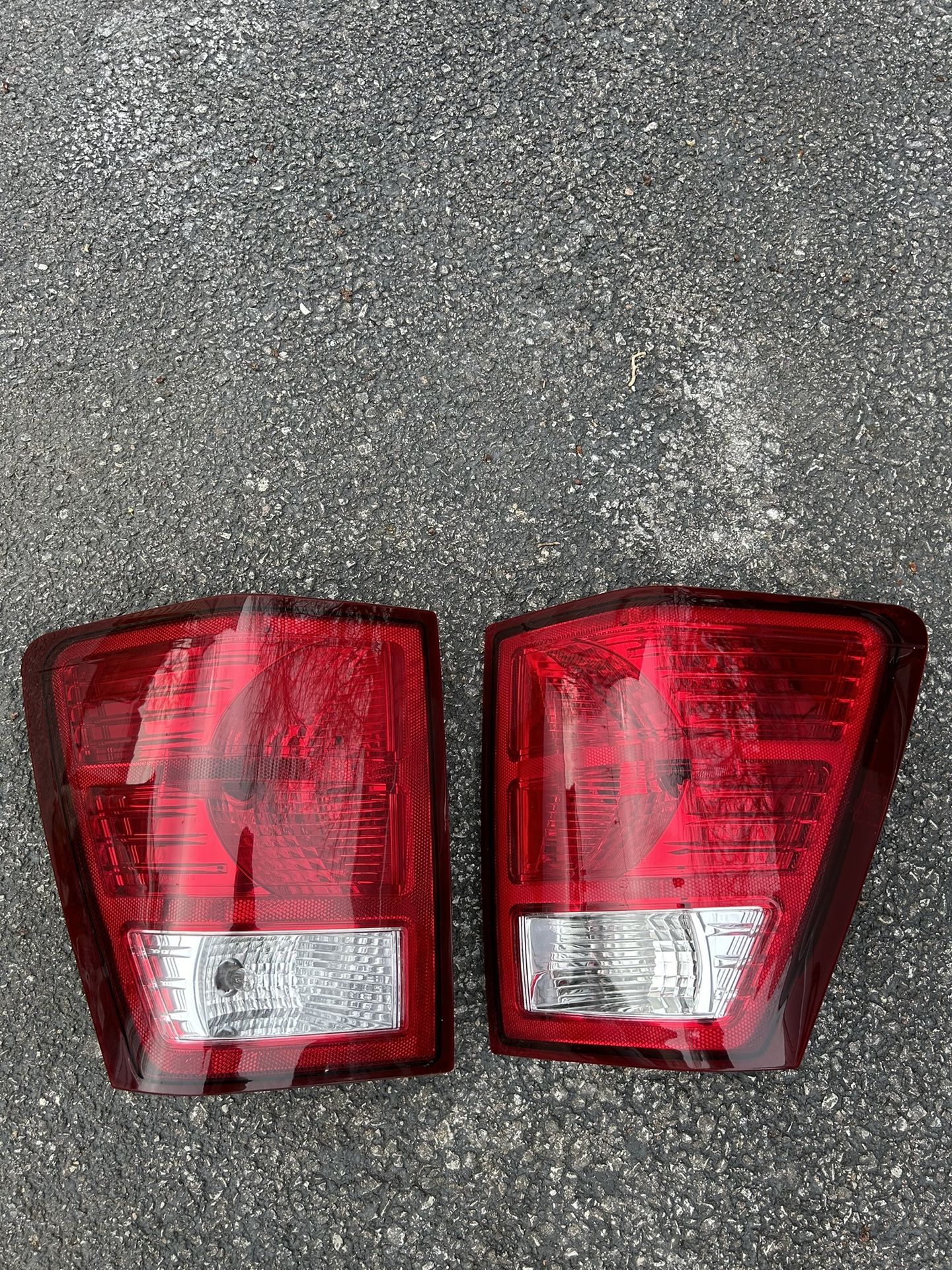 05-10 Jeep Grand Cherokee Wk1 Tail Lights 