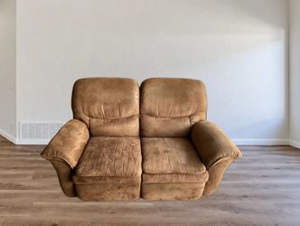 LA-Z-BOY DUAL RECLINER SOFA (EXCELLENT CONDITION)