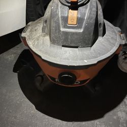 RIDGID 6 Gallon 3.5 Peak HP NXT Shop Vacuum with Filter, Locking Hose, Accessory Attachments, Storage Bag and Dusting Brush Kit